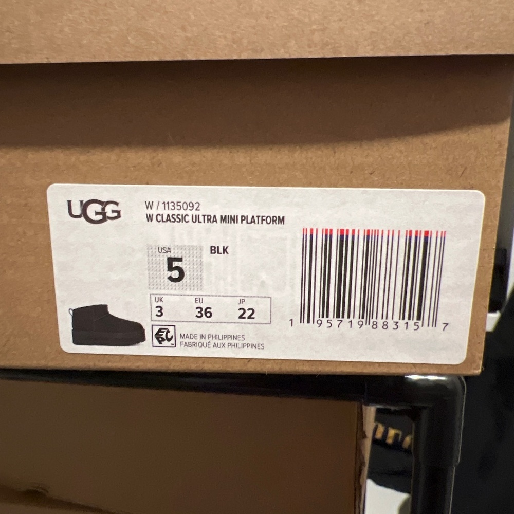 UGG Classic Ultra Mini Perform in Black